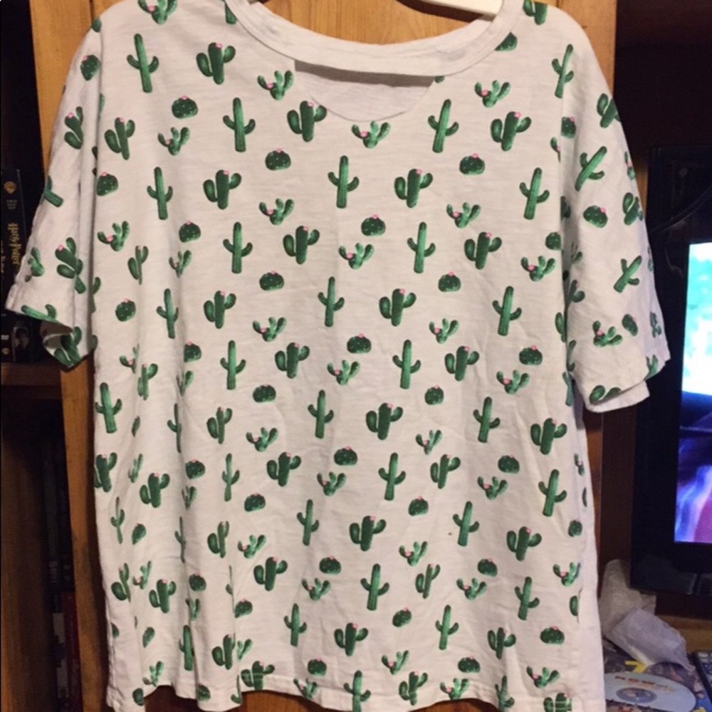 🌻Cactus Cut-Out Tee